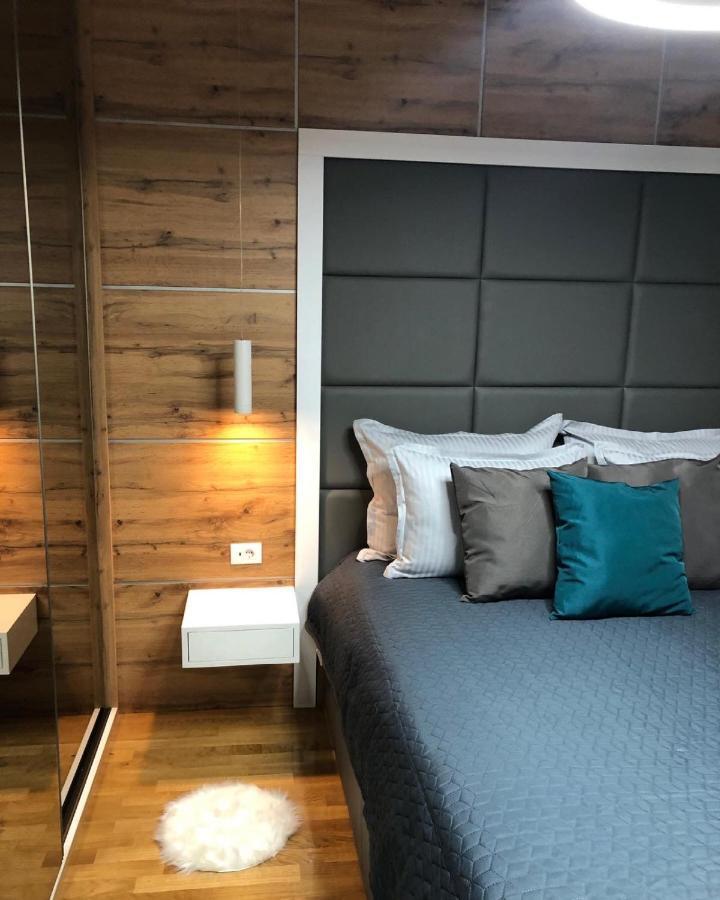 Lux Apartman 33 Kragujevac Buitenkant foto