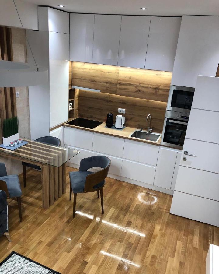 Lux Apartman 33 Kragujevac Buitenkant foto