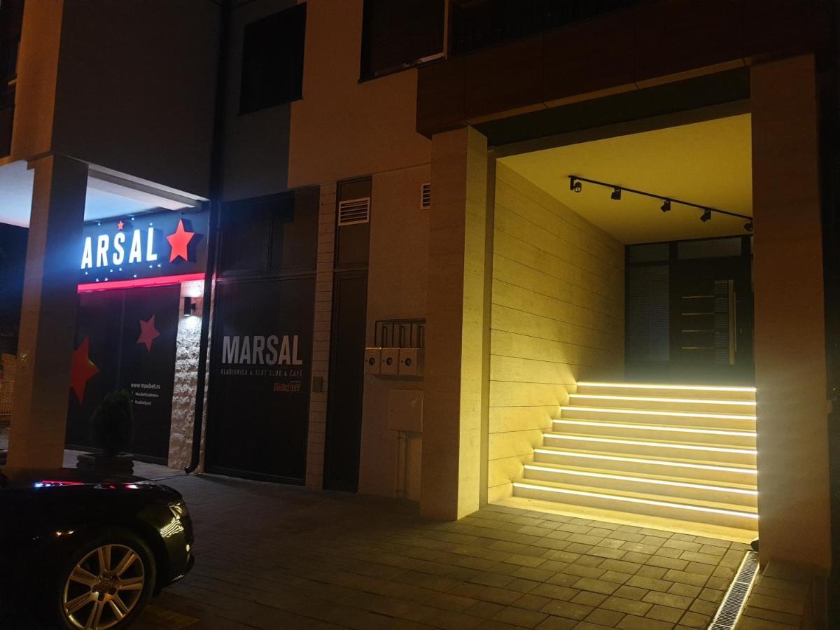 Lux Apartman 33 Kragujevac Buitenkant foto