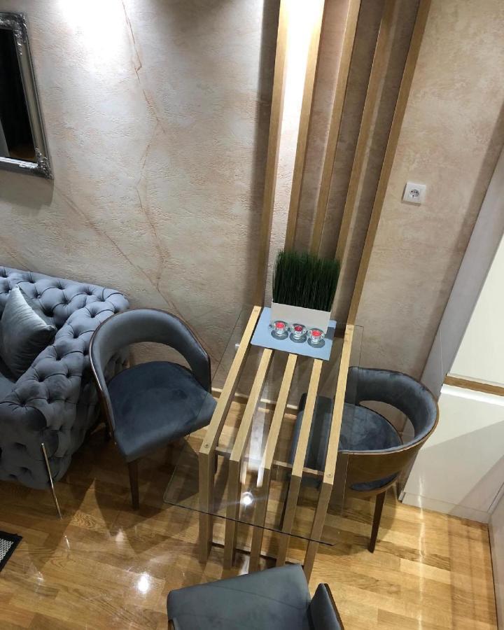 Lux Apartman 33 Kragujevac Buitenkant foto
