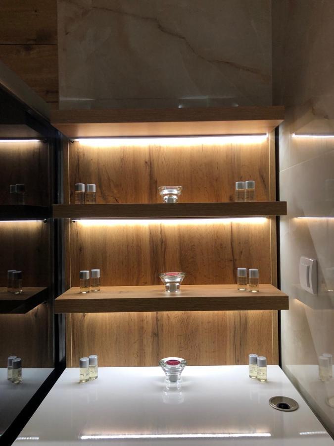 Lux Apartman 33 Kragujevac Buitenkant foto