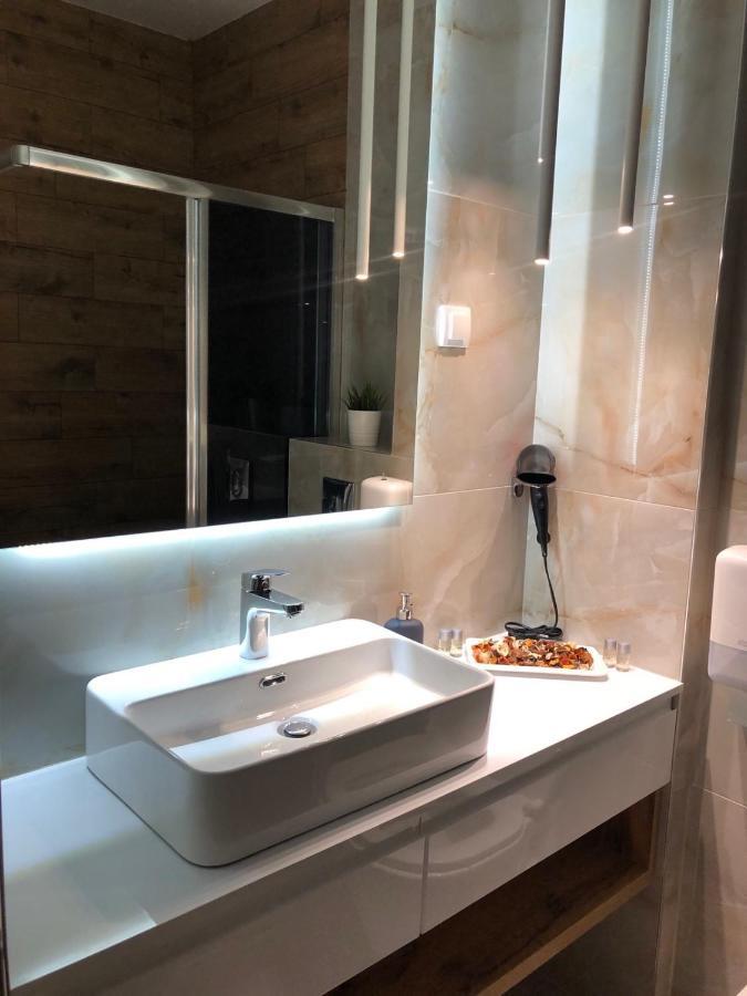 Lux Apartman 33 Kragujevac Buitenkant foto