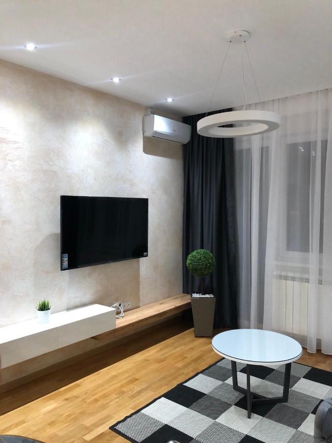 Lux Apartman 33 Kragujevac Buitenkant foto