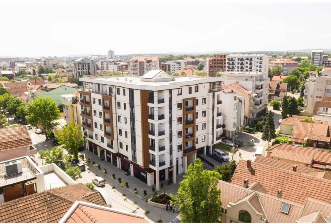Lux Apartman 33 Kragujevac Buitenkant foto