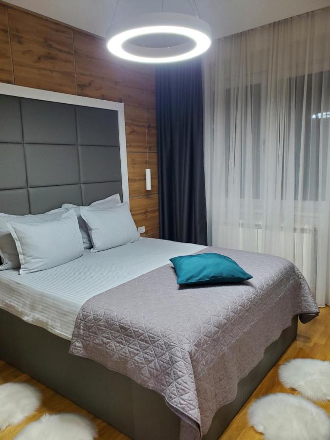 Lux Apartman 33 Kragujevac Buitenkant foto